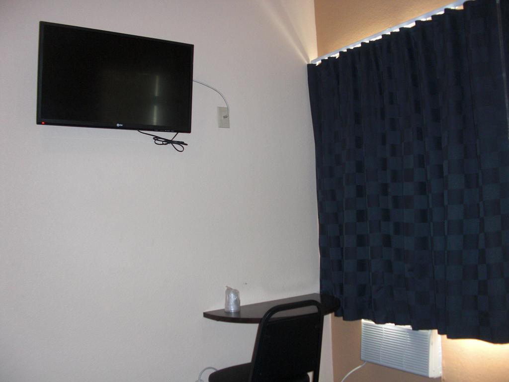 Tropicana Motel Compton Room photo