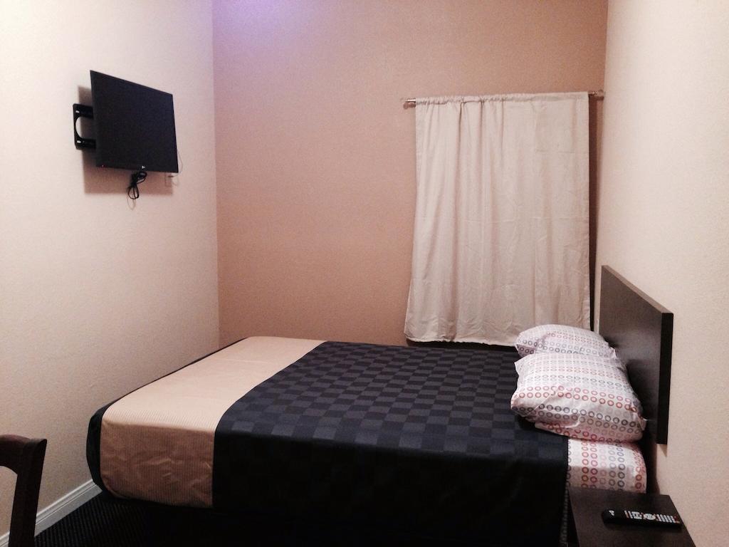 Tropicana Motel Compton Room photo